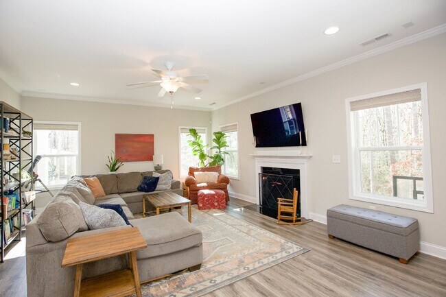 Building Photo - Spacious 5-Bedroom Home with 3 Full Bathrooms in Carthage, NC - Perfect for Your Family!