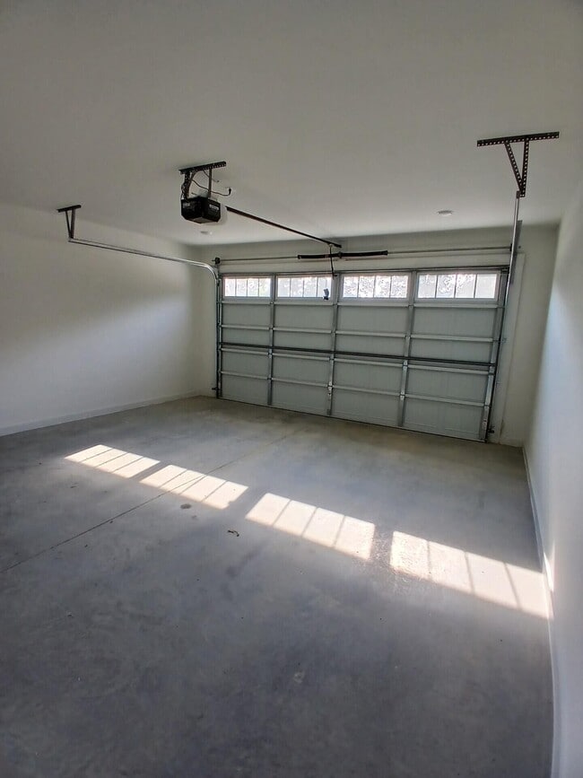 Building Photo - 1911 Cypress Ln