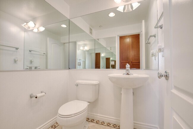 Building Photo - 2706 Black Locust Ct