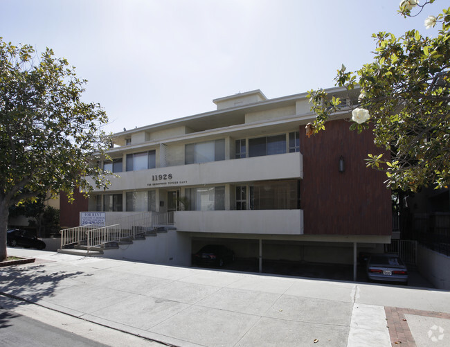Building Photo - 11928 Darlington Ave
