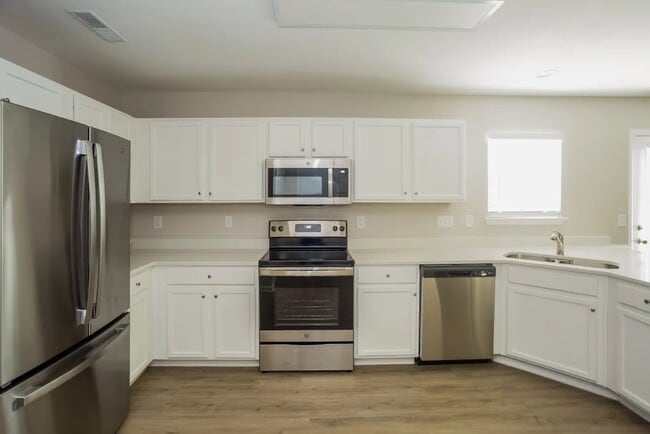 Building Photo - 1409 Cedar St