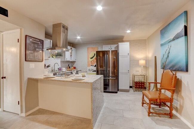 Building Photo - Fully furnished condo unit - all bills paid