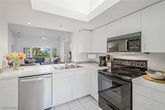 Building Photo - 433 2nd St S