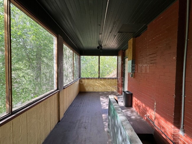 Building Photo - 2835 Grant Ave