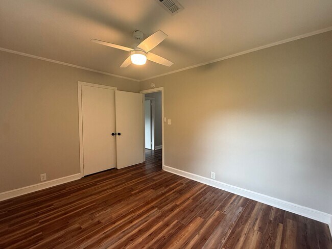 Building Photo - 4 Bedroom 1 Bathroom Home Located in Greeneville, TN