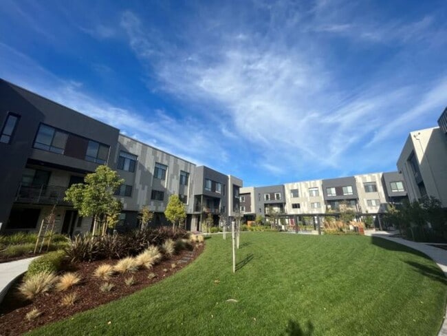 Building Photo - Executive 1 bedroom is seconds from Tesla & Warm Springs BART.
