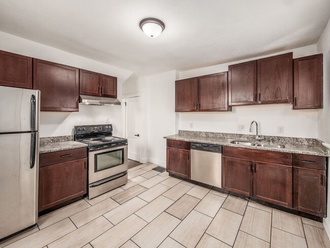 Building Photo - 1359 N 6th St