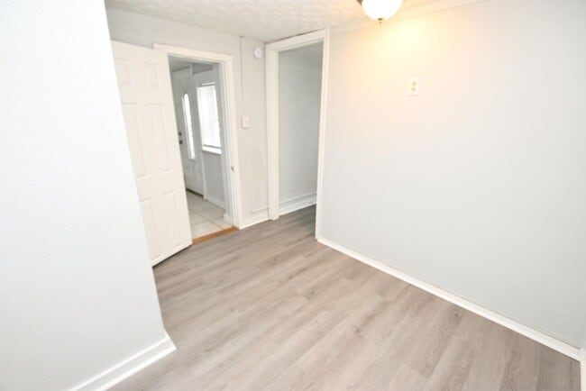 Building Photo - Mishawaka IN 2 bedroom home