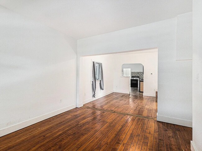 Building Photo - 703 W Dowland St