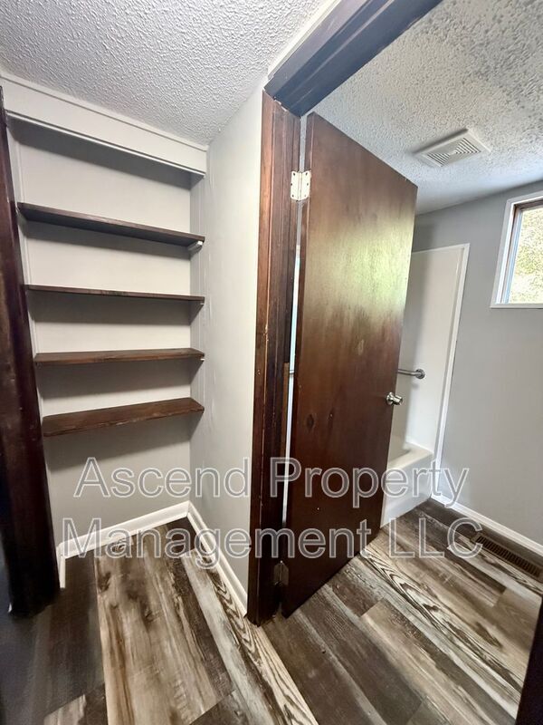 Building Photo - 4749 Rexway Cir