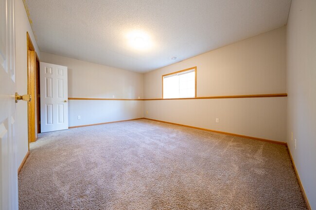 Building Photo - 7929 Stratford Cir N