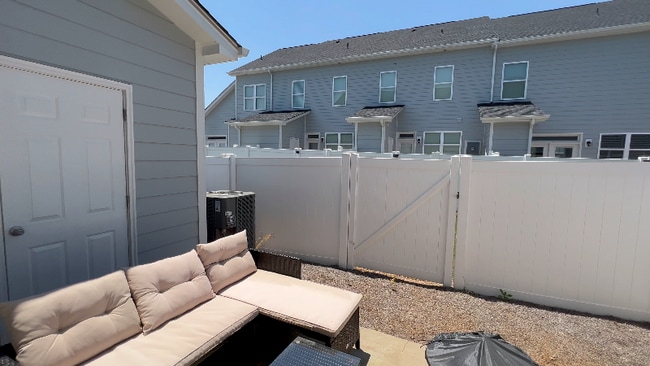 Building Photo - 605 Sweet Bonnie Ln