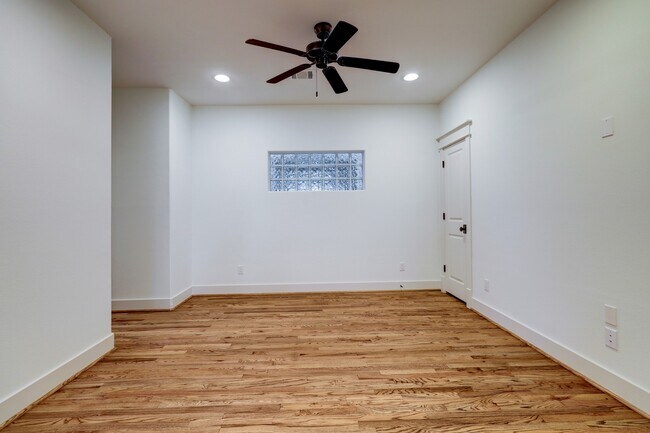 Building Photo - 2409 Morse St