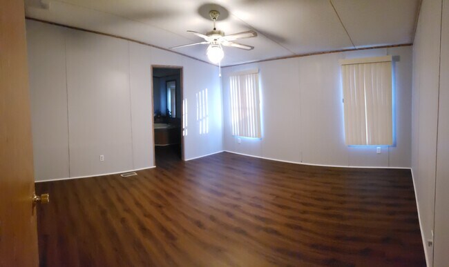 Building Photo - 18 Valley Trail SE