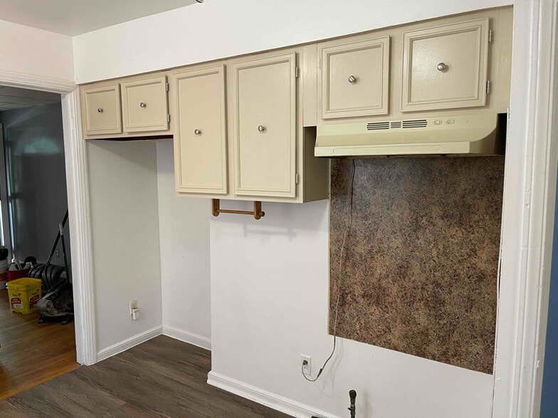 Building Photo - 18682 Bloom St