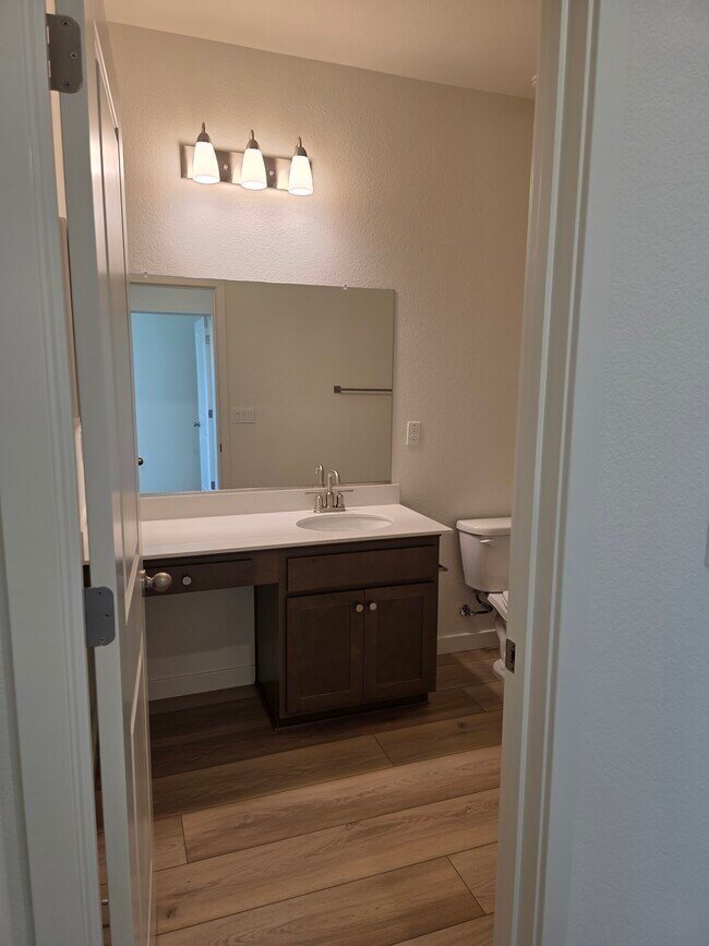 Building Photo - 2142 Hunter Crk Dr