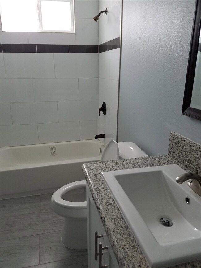 Building Photo - 706 W 104th Pl
