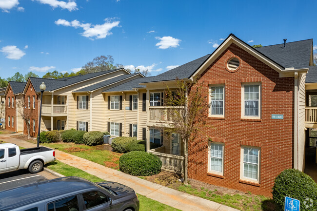 Building Photo - Heritage Hills