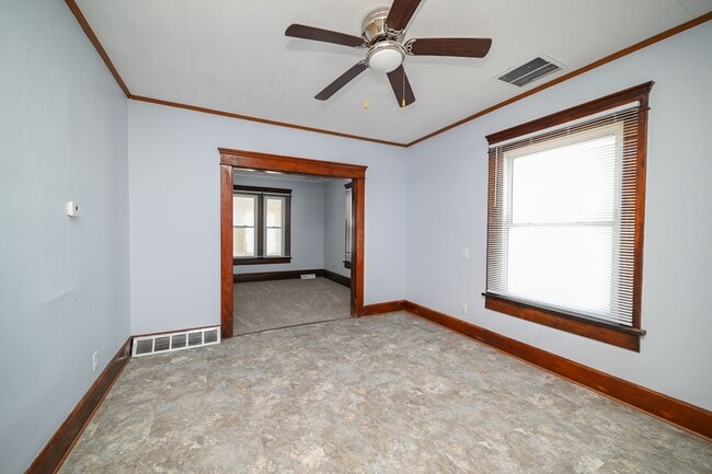 Building Photo - Large 4 Bedroom/2 Bath Home For Rent