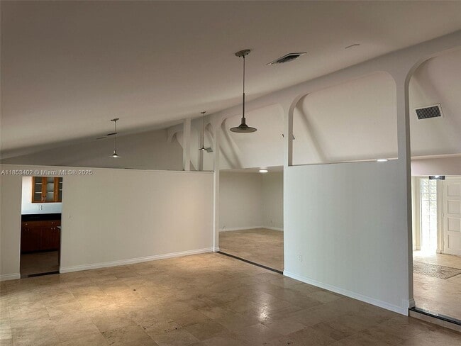 Building Photo - 20605 NE 9th Ct