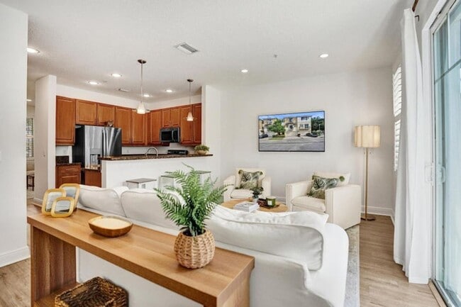 Building Photo - 642 NW 38th Cir