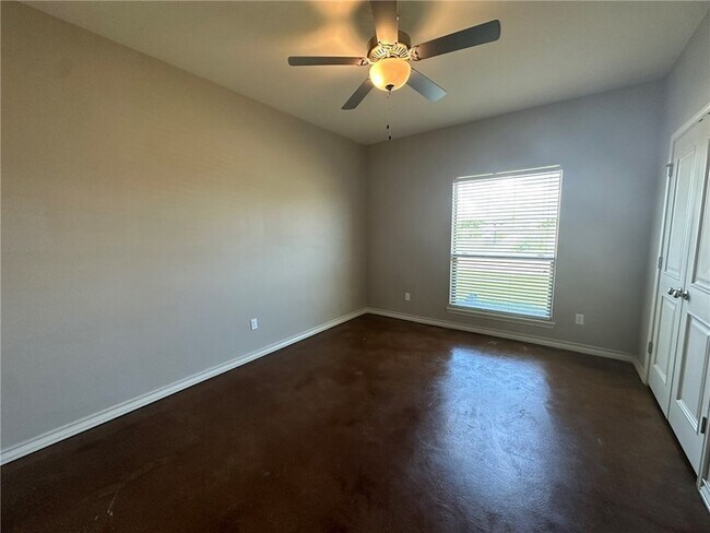 Building Photo - 106 Chiman Cir