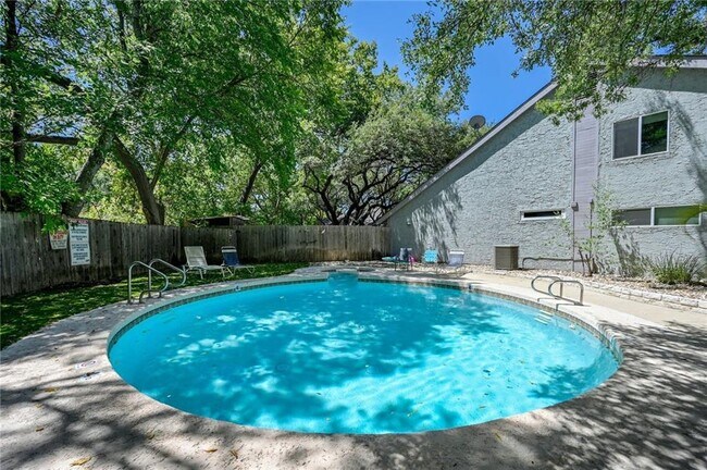 Building Photo - 1502 Bridgeway Dr