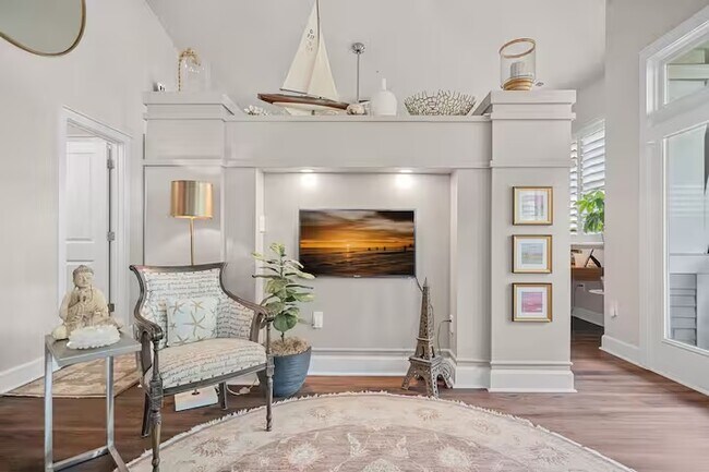 Building Photo - 635 N Alexander St