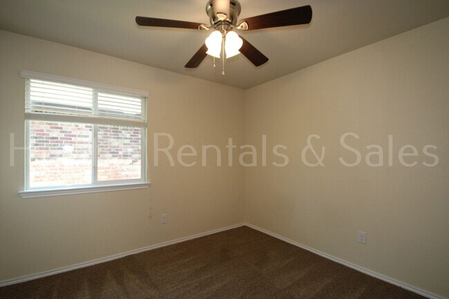 Building Photo - Your Dream Home Awaits on Raeburn Court!
