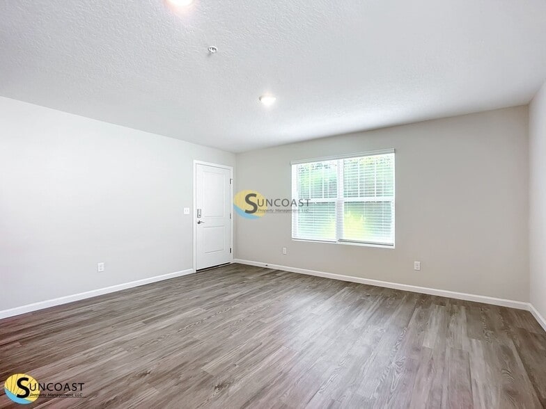 Building Photo - 6523 Breezy Oaks Wy