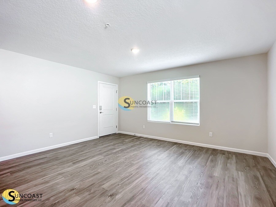 Building Photo - 6487 Breezy Oaks Wy