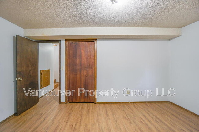Building Photo - 7003 NW Dogwood Dr