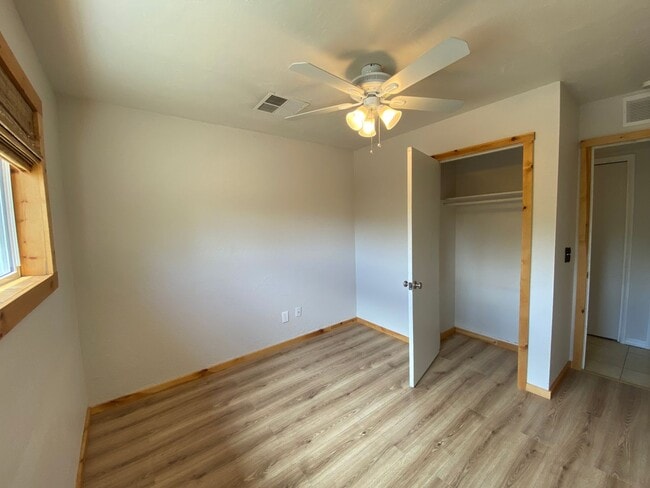 Building Photo - Beautiful Flagstaff Rental