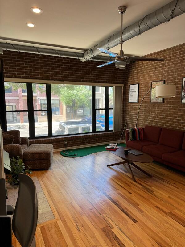 Building Photo - 2943 N Lincoln Ave