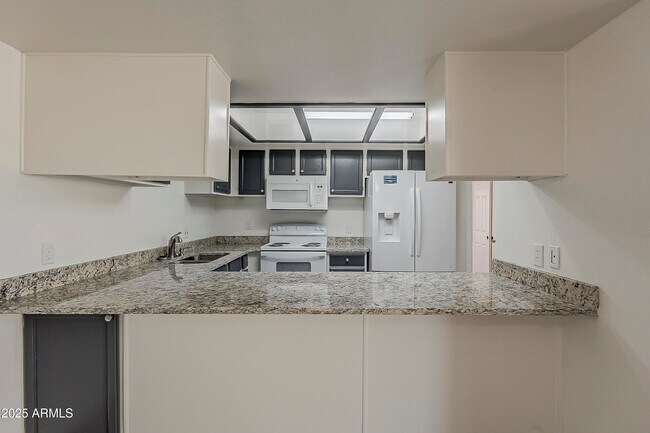 Building Photo - 14420 N 57th Dr