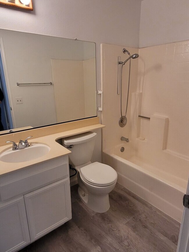 Building Photo - $3700.00 Rancho Bernardo 3 bdrm 2 bath 1450 sq ft House, Pool & Clubhouse