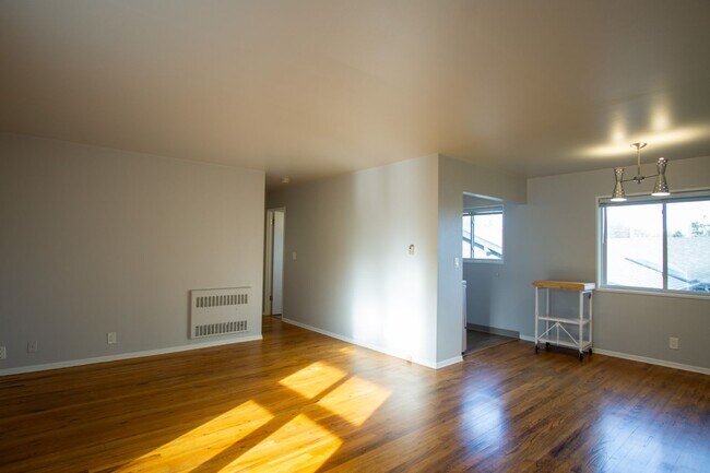 Building Photo - FOUR WEEKS FREE! Renovated Mid-Century 2Bdr w/Hardwoods, Dishwasher + Pets OK