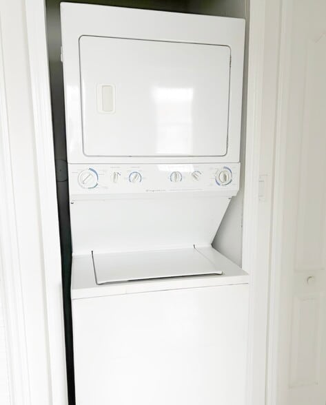 Building Photo - 2637 SE 16th Ter