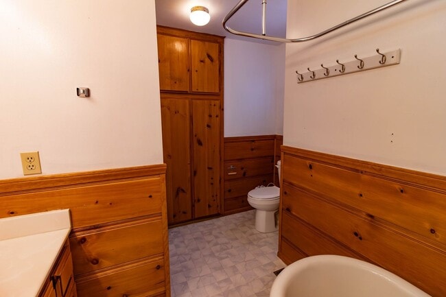 Building Photo - Cozy 3 Bedroom Home in Big Bear Lake