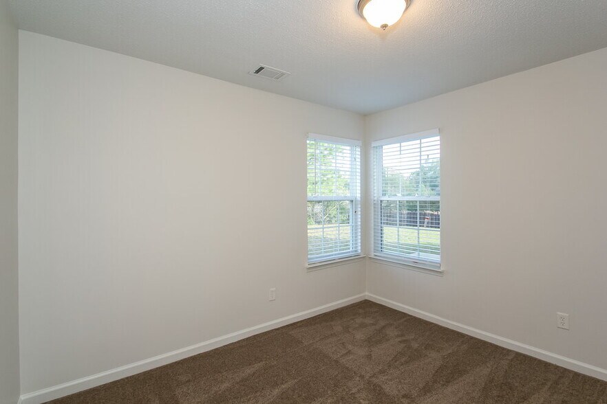 Building Photo - 448 Camella Cir