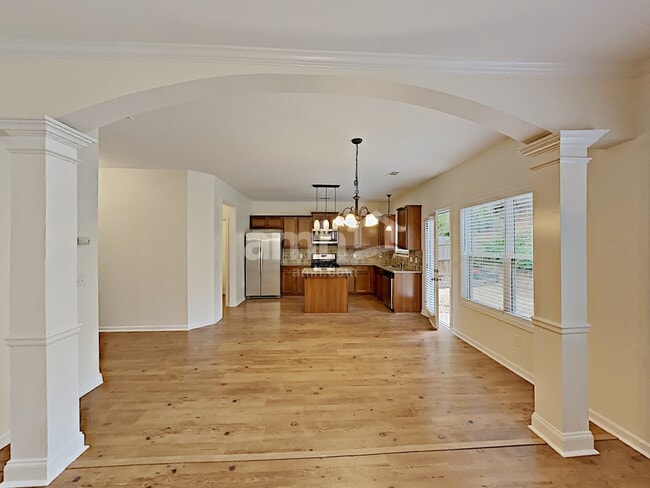 Building Photo - 125 Kingland St