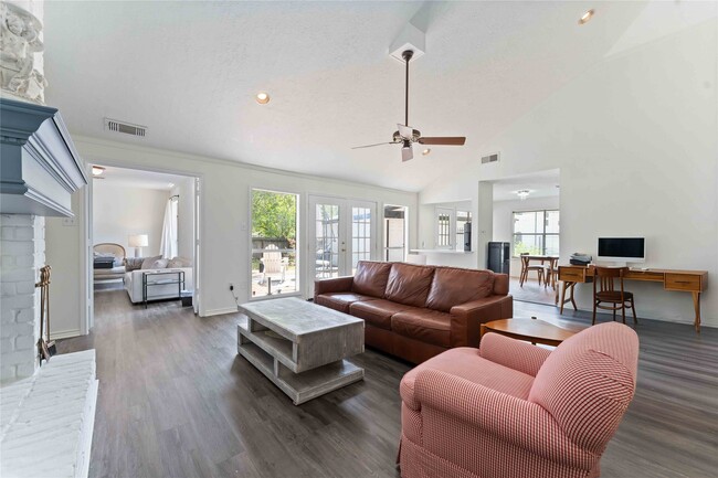 Building Photo - 12 Paintedcup Ct