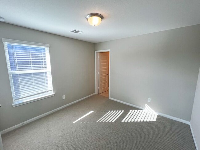 Building Photo - 9837 Pearly Everlasting