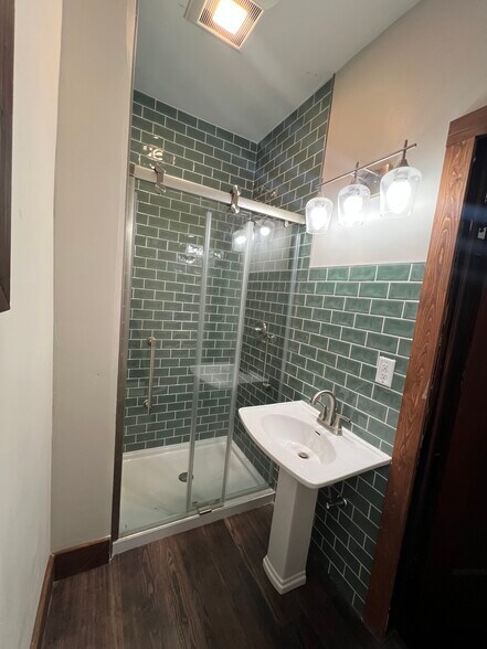 1st Floor Full Bathroom - 1235 Tecumseh St
