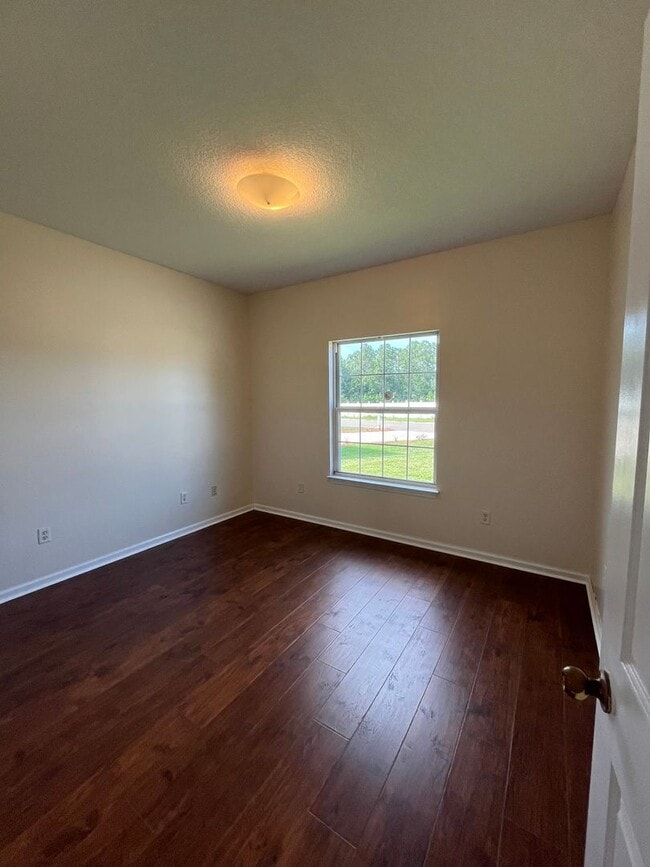 Building Photo - 204 Royal Palms Ave