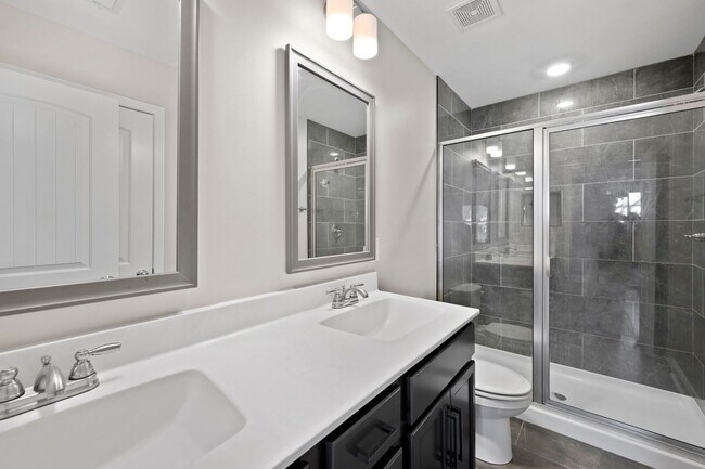 Building Photo - 1385 Sussex Dr