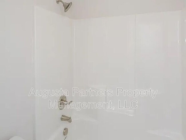 Building Photo - 335 Sumac Trail