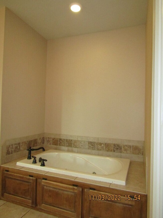 Building Photo - PETS NEGOTIABLE  !!!