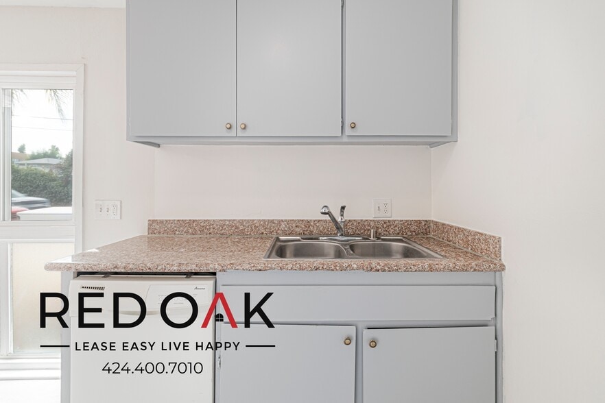 Building Photo - 7350 Hazeltine Ave