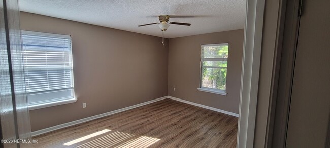 Building Photo - 496 Walnut Dr